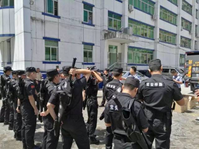 Unusual Weapon Kits For Police In Chinese City Of Shenzhen