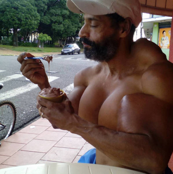 Another Synthol Freak Who Will Make You Cringe