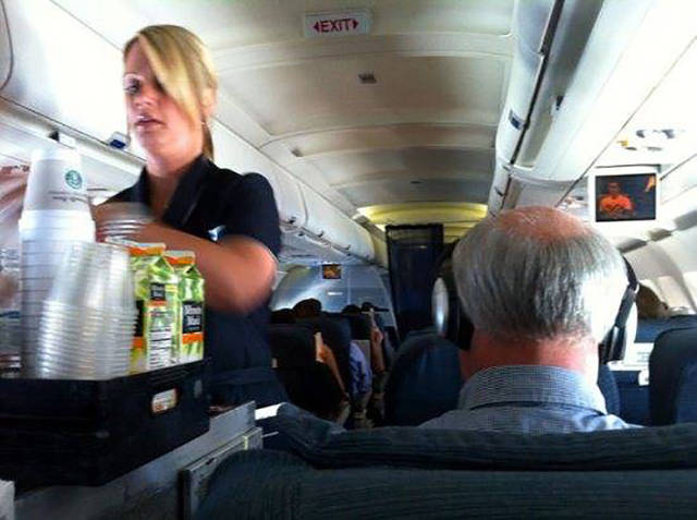 Flight Attendants Share Interesting Facts about Flights That You Simply Have To Know