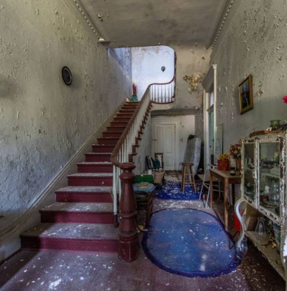 Chilling Abandoned House Of A Hoarder