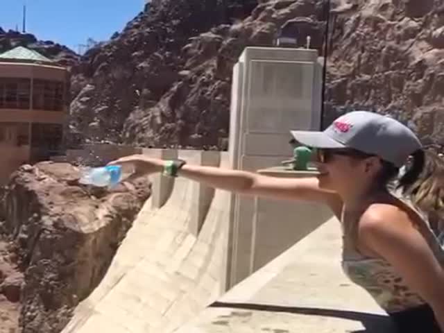 Interesting Experiment With A Water Bottle At The Hoover Dam