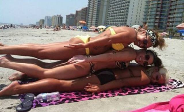 Funny Beach Pics That Remind Us All Why We Love Summer