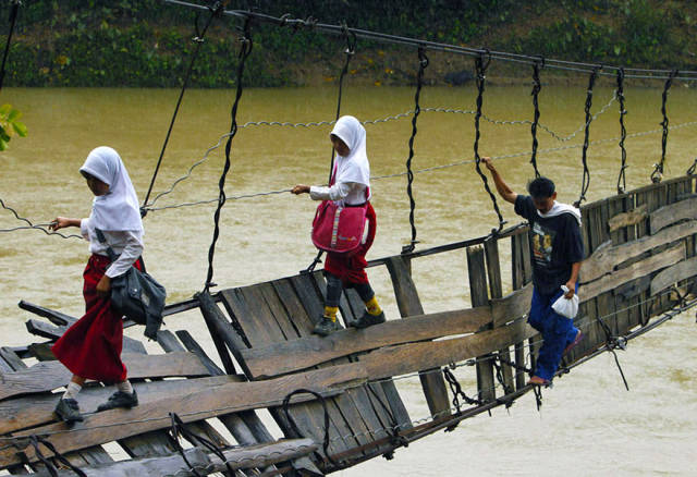 This Is What Kids Around The World Have To Do To Get To School