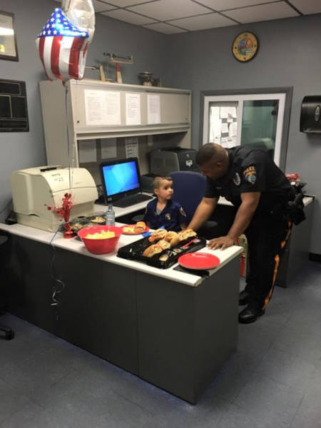 Little Boy Was Saving His Pocket Money For 5 Months To Make A Surprise For Local Policemen