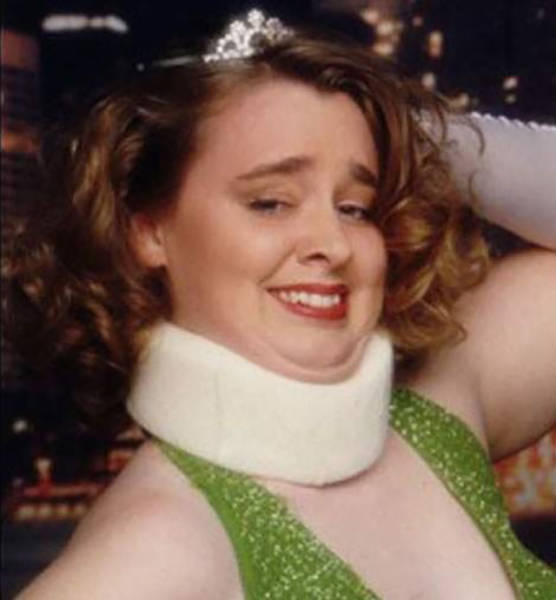 These Pics Will Prove You How Cringe-Worthy Low-Budget Glamour Shots Are