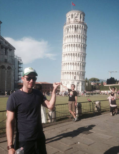 Guy Makes Amusing Photos Of Tourists Who Are Obsessed With The Leaning Tower Of Pisa