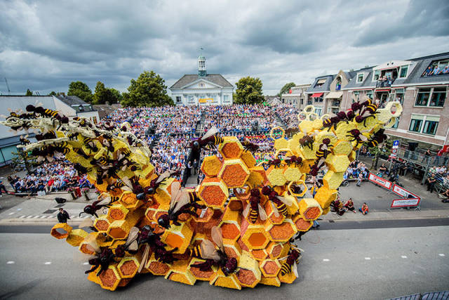 World’s Largest Flower Parade In The Netherlands