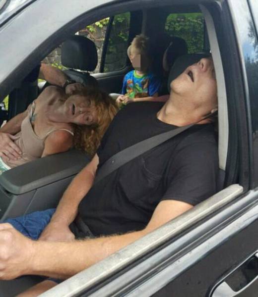 Shocking Photos Of Parents Who Passed Out In A Car Overdosed On Heroin
