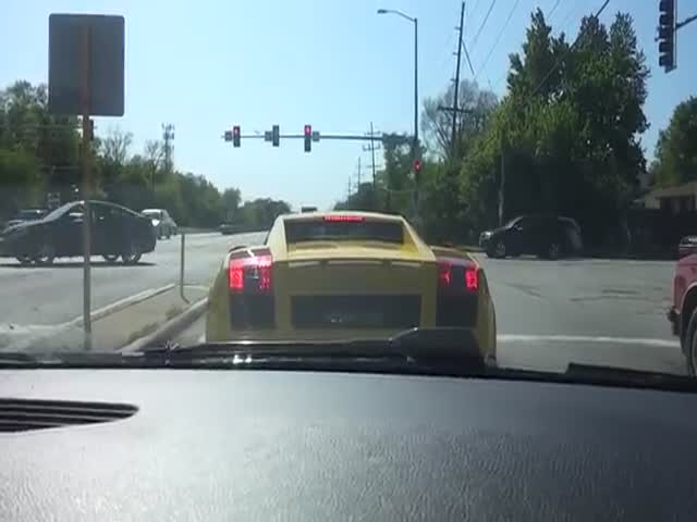 That's Why You Don't Show Off While Driving A Supercar