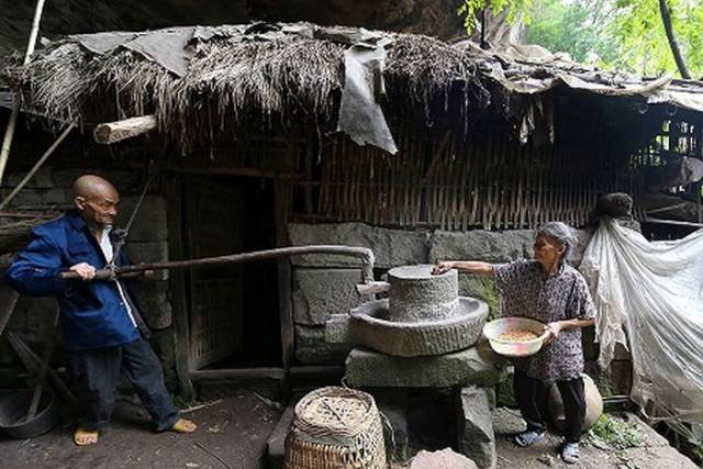 Chinese Have Been Living A Simple Life In A Cave For Over Half A Century
