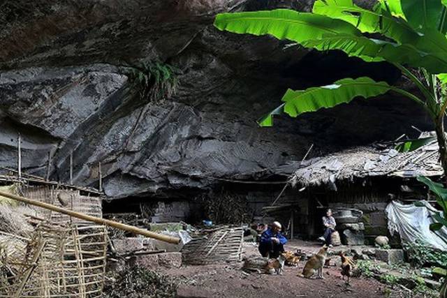Chinese Have Been Living A Simple Life In A Cave For Over Half A Century