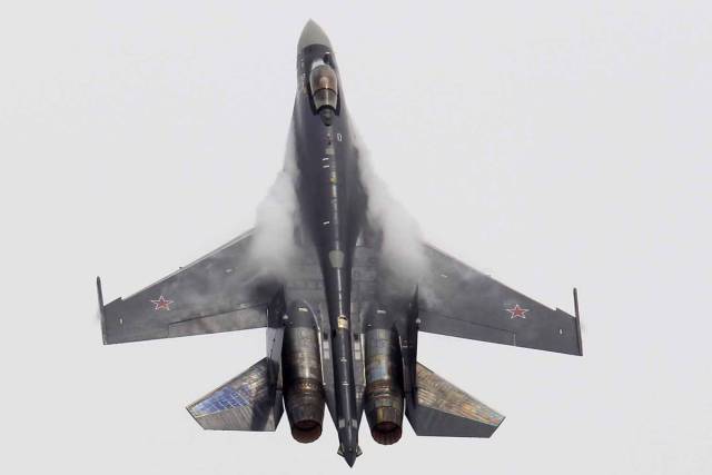 Who Would Win: America’s F-22 Stealth Fighter vs Russia’s Su-35