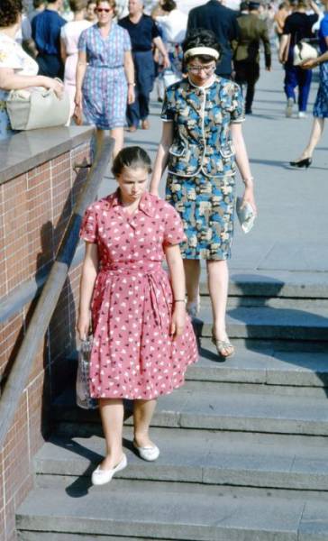 Street Photos Of Random Soviet People From Back Then