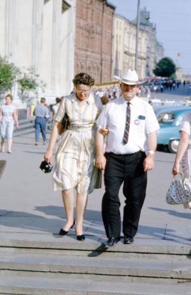 Street Photos Of Random Soviet People From Back Then