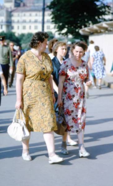 Street Photos Of Random Soviet People From Back Then