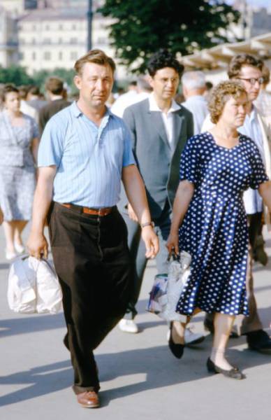 Street Photos Of Random Soviet People From Back Then