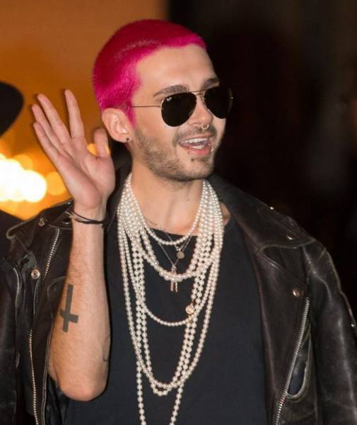 “Tokio Hotel” Singer Has Completely Changed His Looks
