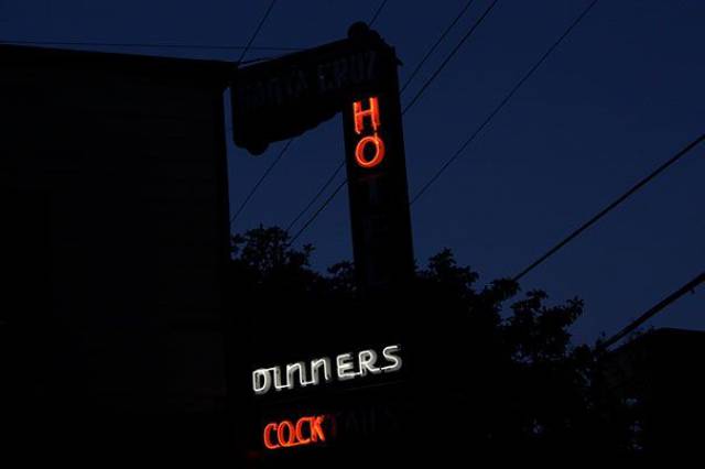 These Broken Neon Signs Now Have Completely New And Funny Meanings