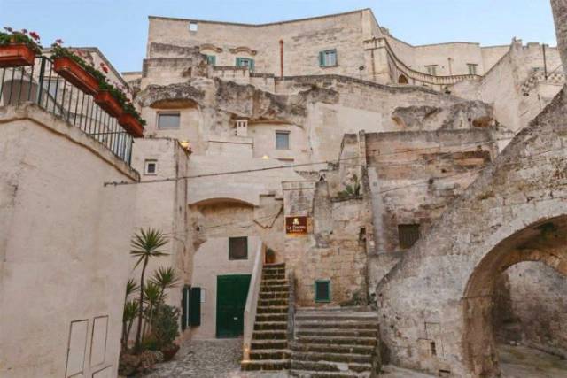 There Is A Jaw-Dropping Hotel Inside This Cave In Italy