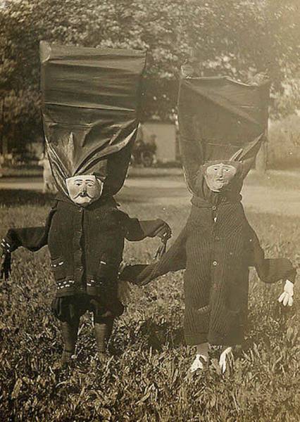 Creepy Halloween Costumes From The Past That Will Haunt Your Dreams