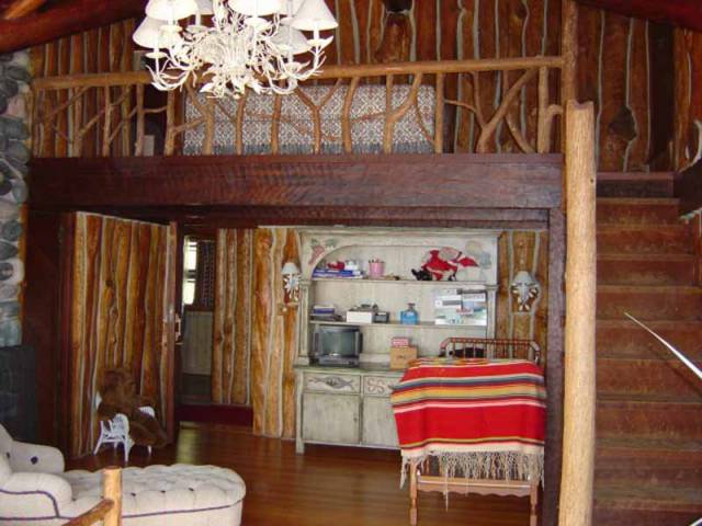 The America’s Largest Log Cabin Has A 50% Discount But Nobody Wants To Buy It