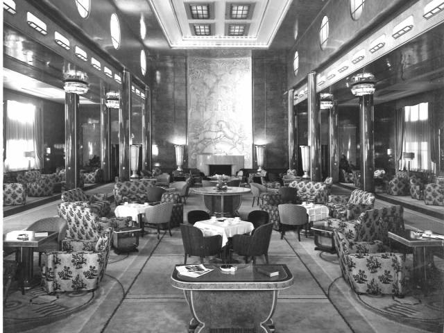 Historical Photos That Offer A Glimpse At All The Glamor That A Cruise Ship Traveling Was Back Then