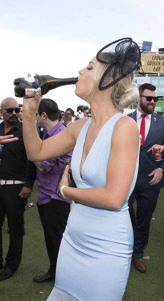 Extravagant And Glamorous Outfits Of The Geelong Cup Racegoers