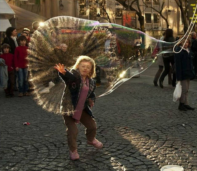 Awesome Street Photos Taken At The Just Right Moment