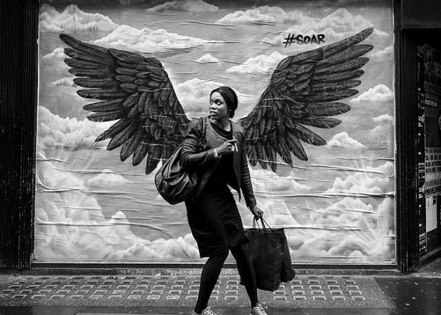 Awesome Street Photos Taken At The Just Right Moment