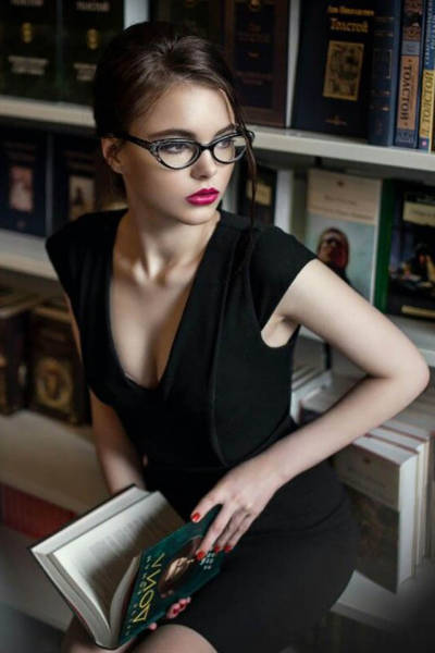 Babe In Library 1112