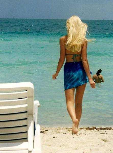 Hot Babes From 80’s On The Beautiful Beaches Of Chile (48 pics