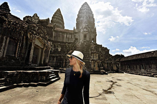 Meet The First Female And The Fastest Traveler To Visit All 196 Countries On Earth