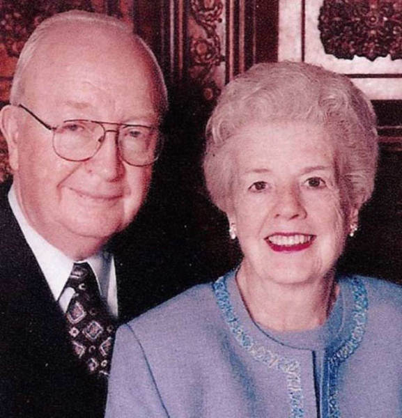 Husband Finds A Heartwarming Note From His Wife Of 60 Years After She Passed Away