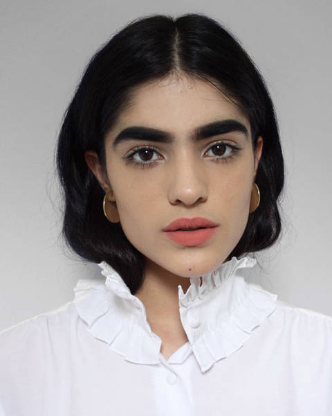 Girl Bullied For Having Extremely Think Eyebrows Lands A Massive Contract With A Modeling Agency