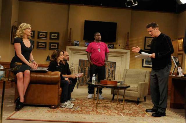 Awesome Behind The Scenes Photos From Our Favorite TV Sitcoms