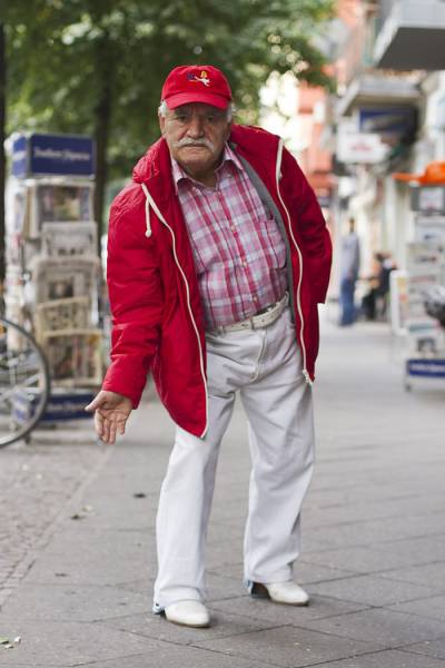86-Year-Old Tailor Goes To Work Dressed Differently Everyday
