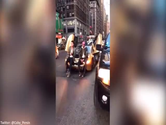 Two Guys Got What They Deserved For Blocking Traffic In The Middle Of The Road In New York