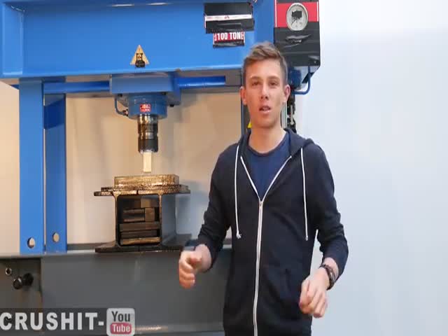 1 Kg Golden Bar Crushed With A Hydraulic Press