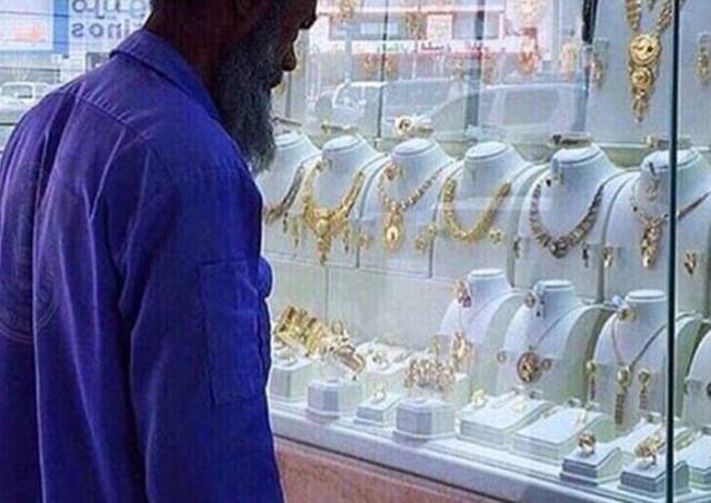 Street Cleaner Mocked For Looking At Jewelry Is Now Buried With Cool Gifts