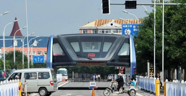 It Looks Like That China’s Futuristic Elevated Bus Will Never Be