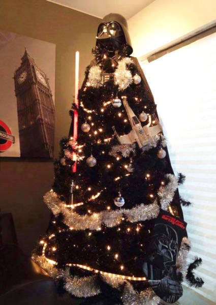 The Funniest And The Most Inventive Christmas Tree Toppers Ever