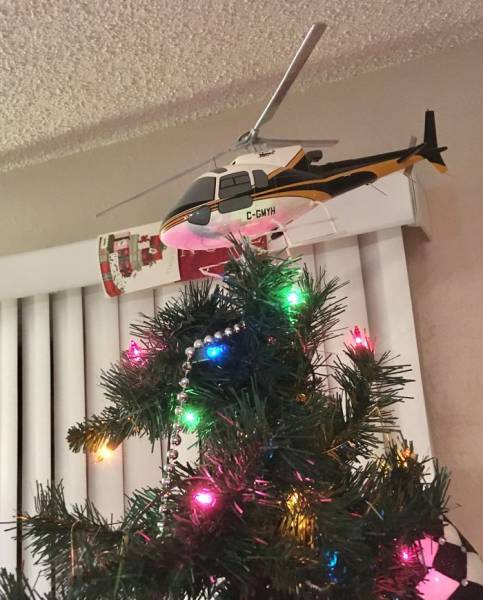 The Funniest And The Most Inventive Christmas Tree Toppers Ever